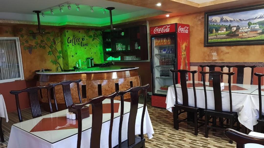 Typical Nepali Kitchen - No Pizza - No Pasta - No Problem !! Otel Sauraha Dış mekan fotoğraf