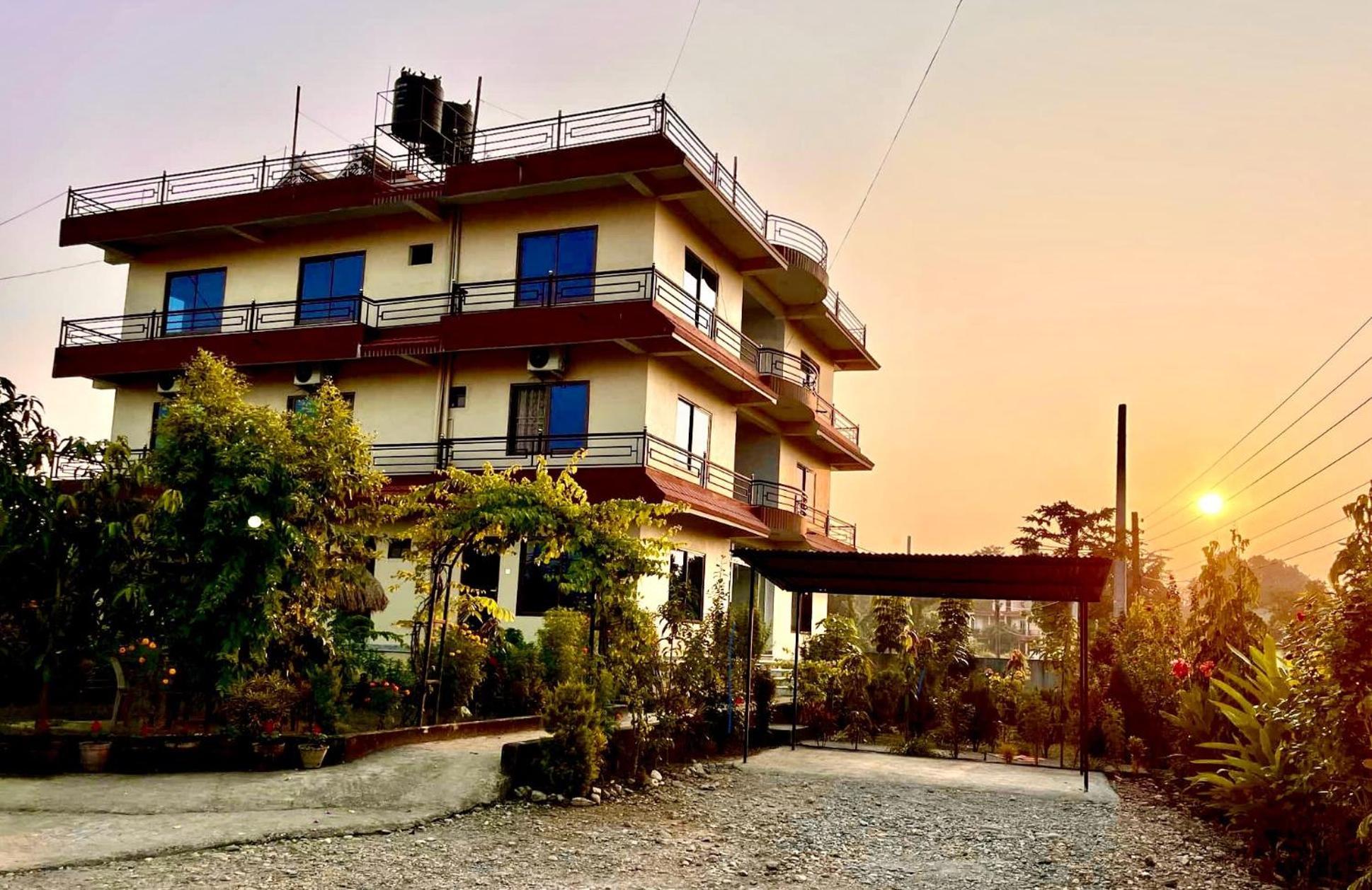 Typical Nepali Kitchen - No Pizza - No Pasta - No Problem !! Otel Sauraha Dış mekan fotoğraf